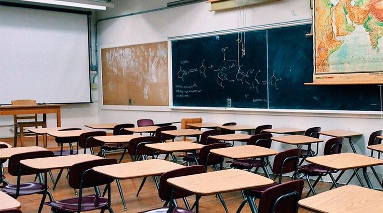 В столице Эстонии сотни выпускников девятых классов не нашли места для учебы