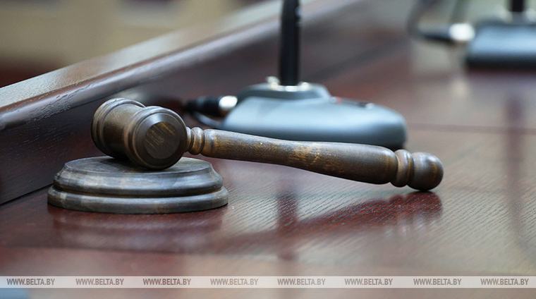 Пассажир получил в автобусе травму позвоночника. В Гомеле суд взыскал компенсацию морального вреда