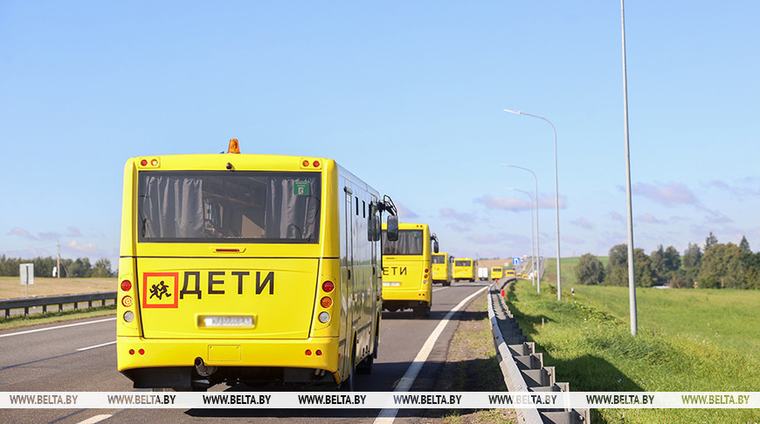 Около 56 тыс. учеников по всей Беларуси будут подвозить до школ на автобусах