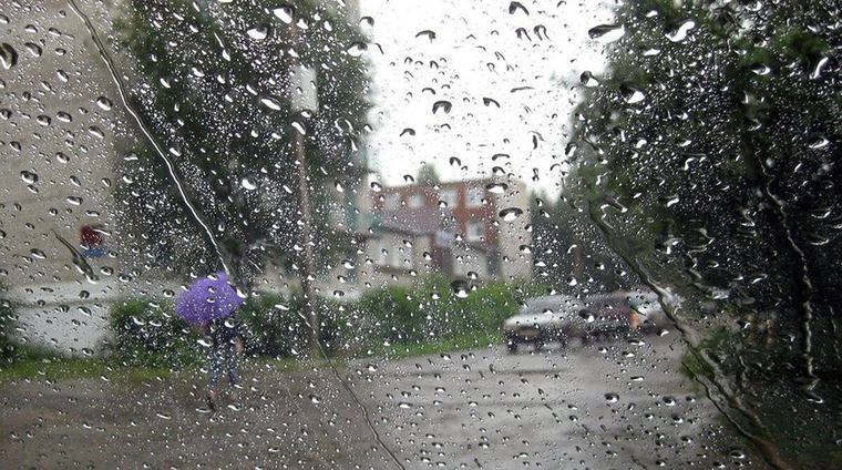 В ГАИ напомнили о правилах безопасности на дороге во время ливня