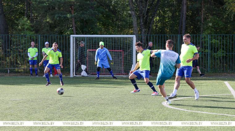 Спорт на максимуме: более 500 представителей белорусских СМИ вышли на старт спартакиады в "Стайках" (Обновляется)
