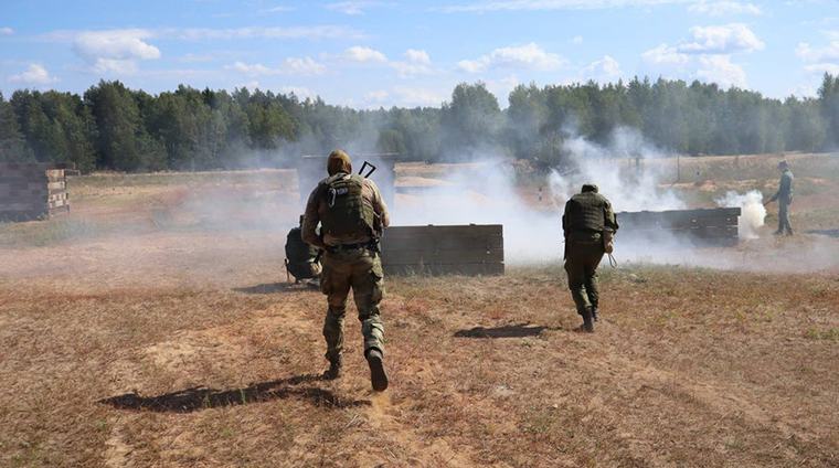 Проверка боеготовности ВС. Призванные из запаса офицеры совершенствуют навыки на полигоне