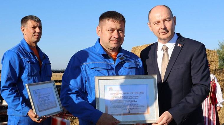 Кушнаренко поздравил передовиков жатвы, которые помогали другим районам