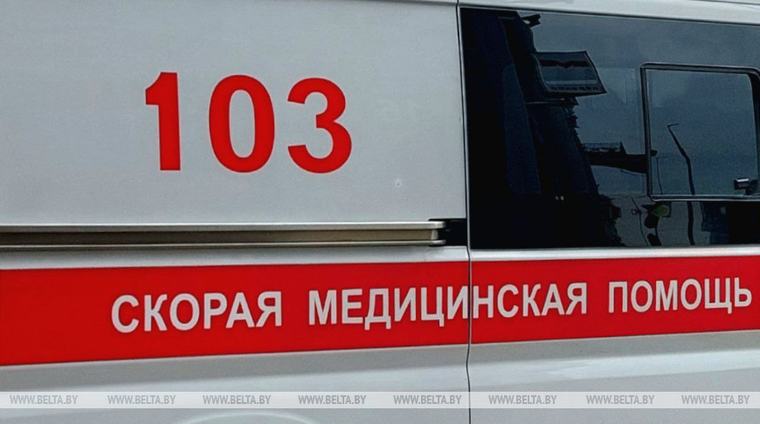 В Лиде трое иностранцев отравились грибами, которые нашли возле торгового центра