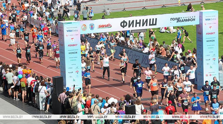 Новые трассы, фестиваль и лекции звезд спорта. Что ожидает участников Минского полумарафона