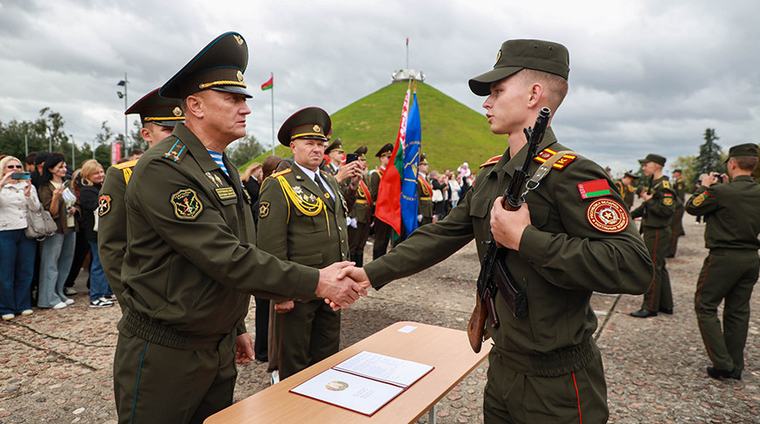 Шаг в будущее сделан. Курсанты военного факультета ГрГУ принесли присягу на Кургане Славы