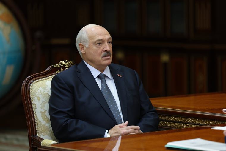 Лукашенко заслушал доклады председателя Палаты представителей и руководителя МЧС. О чем шла речь?
