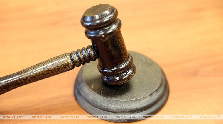 Главбух общественной организации в Кореличах завысила себе зарплату на 19 тыс. рублей. Что решил суд