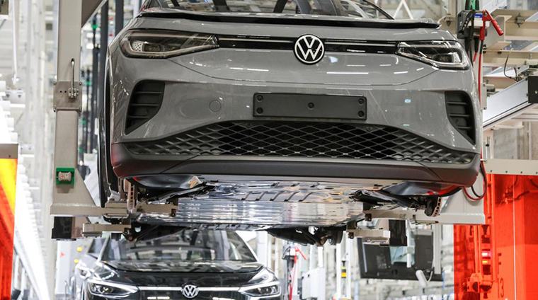 Немецкий автоконцерн Volkswagen согласовал закрытие четырех заводов в Германии из-за мер жесткой экономии