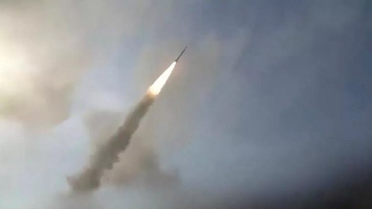 Иран запустил ракеты в сторону американских судов в Ормузском проливе